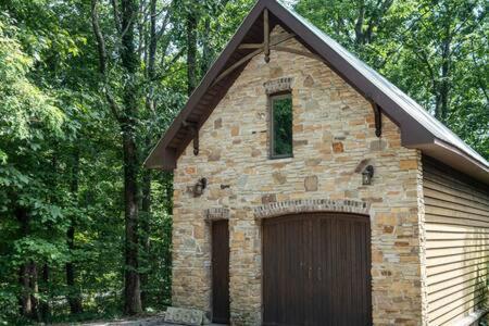 Cozy 2 Bedroom Cabin Nestled In Wooded Hideaway Monterey Eksteriør billede