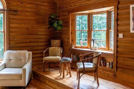 Cozy 2 Bedroom Cabin Nestled In Wooded Hideaway Monterey Eksteriør billede