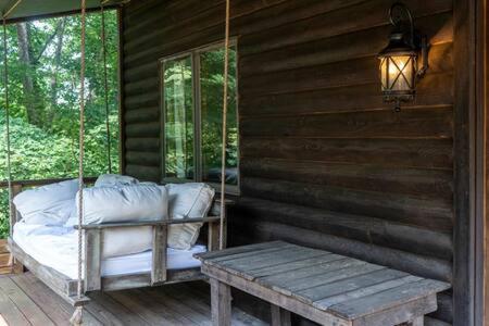 Cozy 2 Bedroom Cabin Nestled In Wooded Hideaway Monterey Eksteriør billede