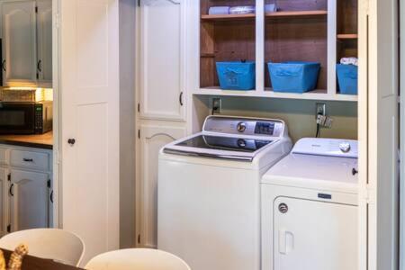 Cozy 2 Bedroom Cabin Nestled In Wooded Hideaway Monterey Eksteriør billede