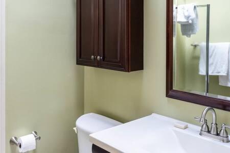 Cozy 2 Bedroom Cabin Nestled In Wooded Hideaway Monterey Eksteriør billede