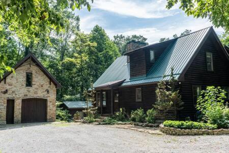 Cozy 2 Bedroom Cabin Nestled In Wooded Hideaway Monterey Eksteriør billede