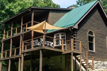 Cozy 2 Bedroom Cabin Nestled In Wooded Hideaway Monterey Eksteriør billede