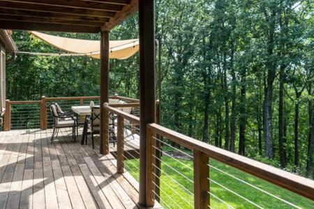 Cozy 2 Bedroom Cabin Nestled In Wooded Hideaway Monterey Eksteriør billede